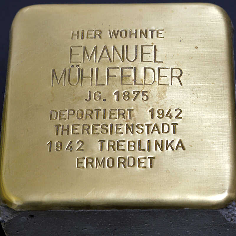 Hier wohnte Emanuel Mühlfelder Jg. 1875 Deportiert 1942 Theresienstadt 1942 Treblinka ermordet